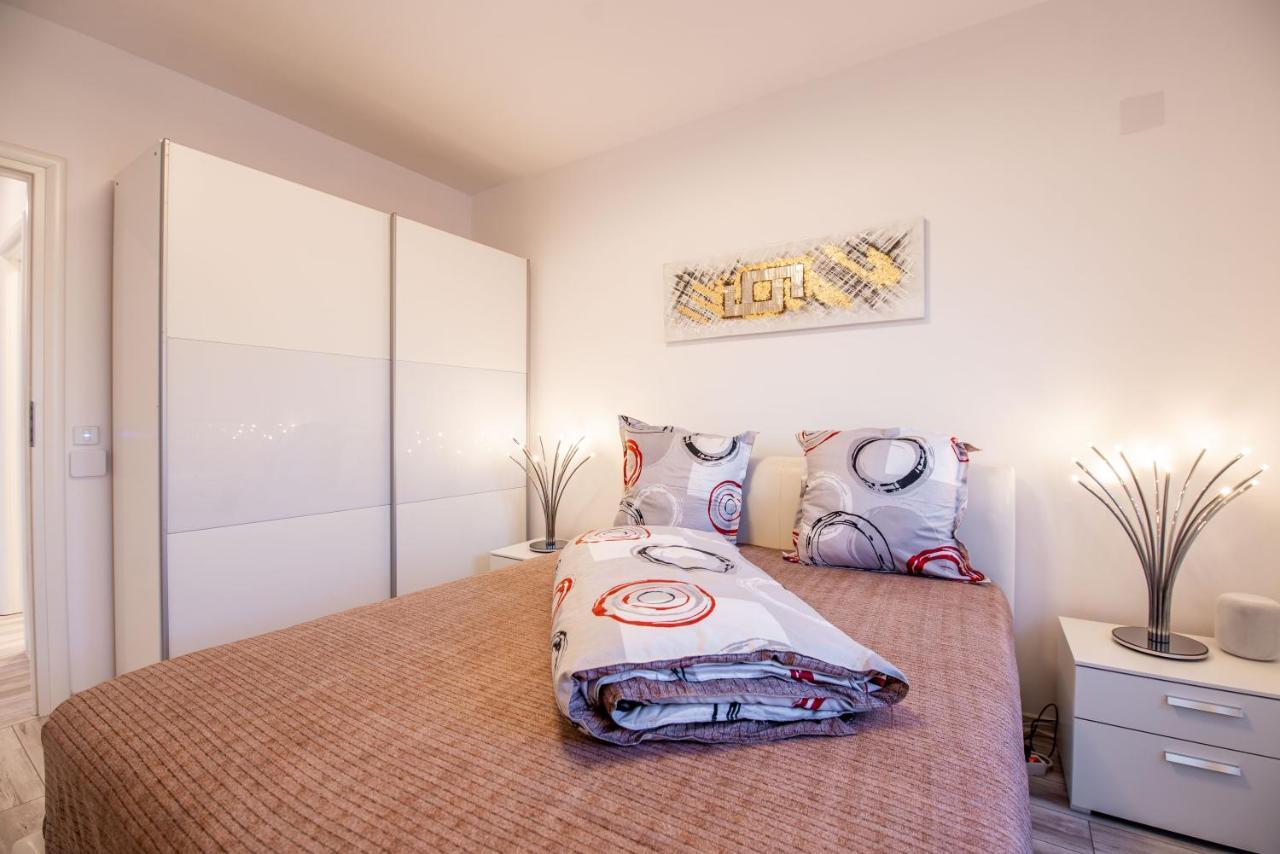 Luxury Westpark 2 Presidentialsuite With Lake View W4 Bucarest Exterior foto